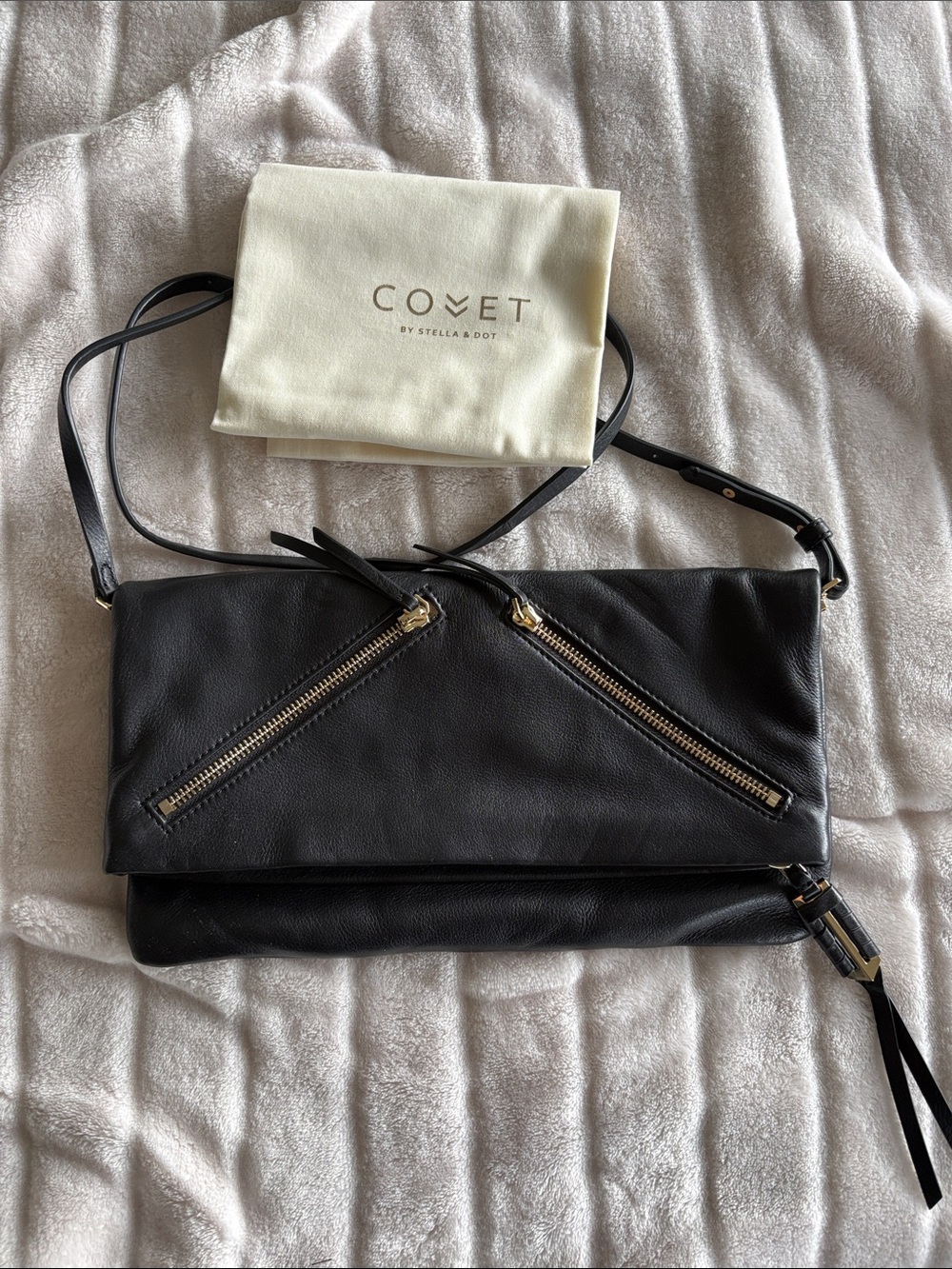 Stella & Dot Waverly Black Leather Fold-Over Crossbody with Gold Zippers